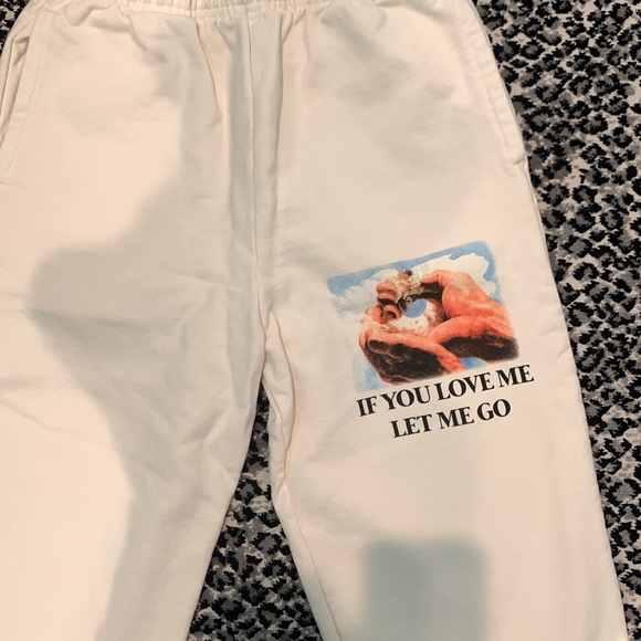 Boys lie cream sweatpants - Picture 2 of 3